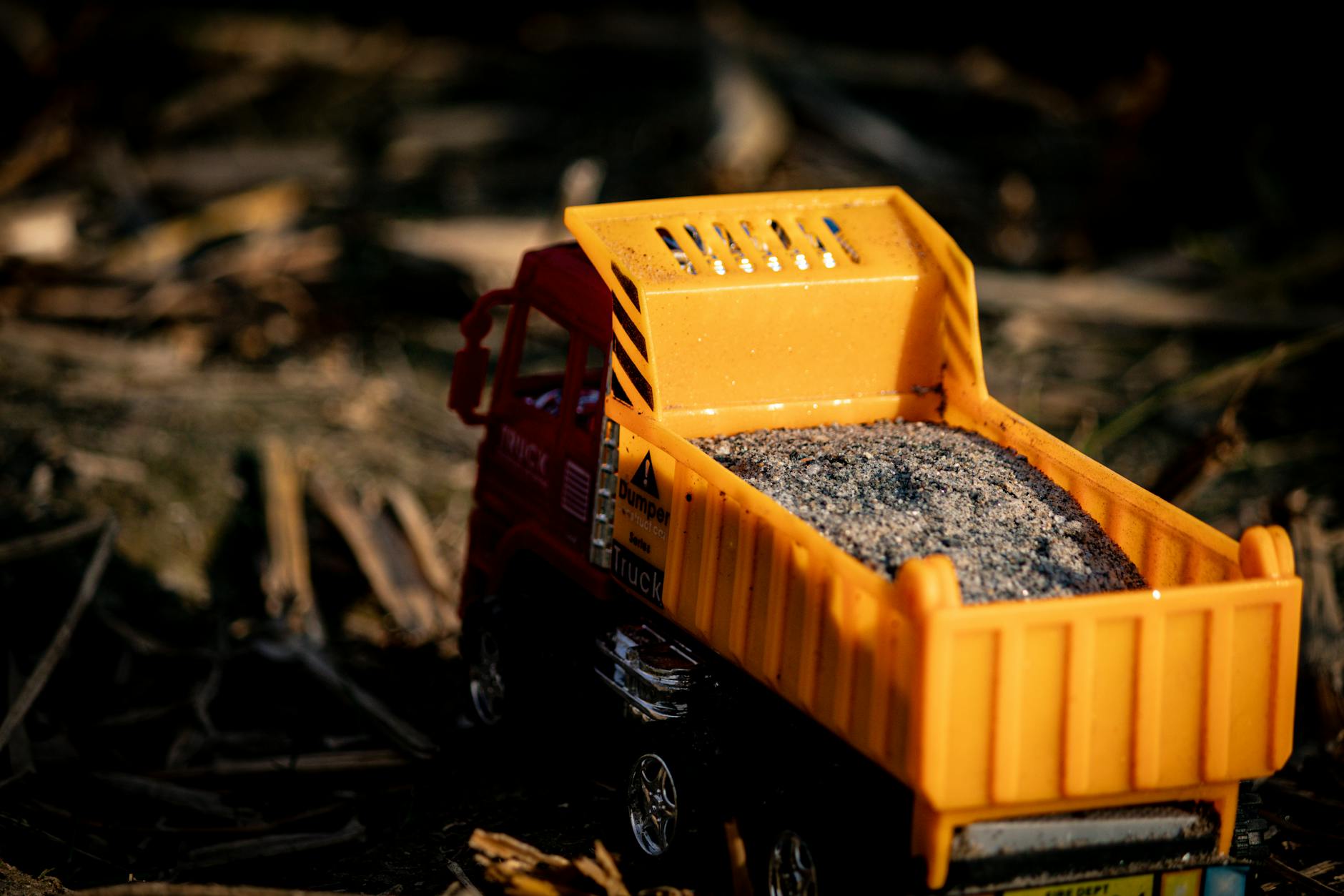 Процесс вывоза строительного мусора