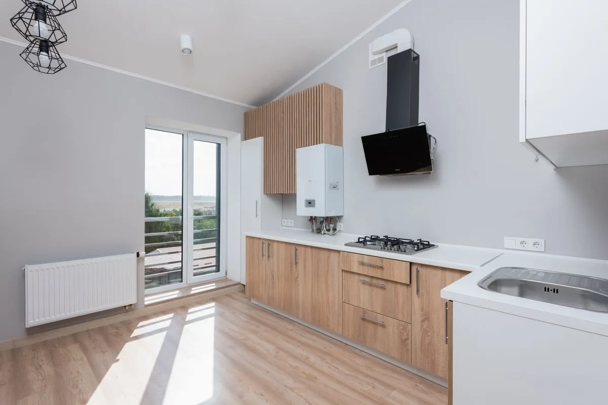 White shaker cabinets installed with precise alignment and clean trim details
