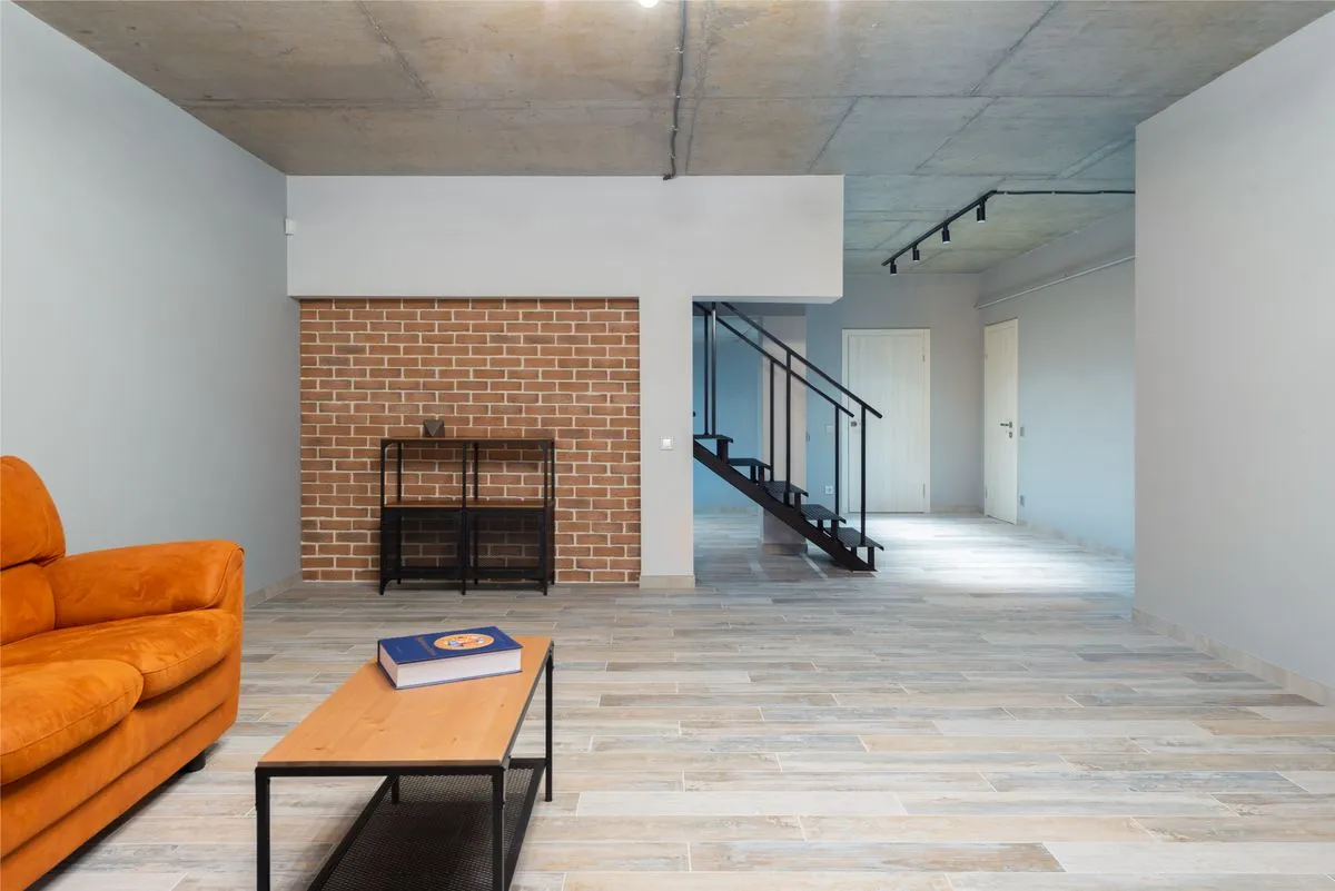 Floating staircase installation in a modern interior