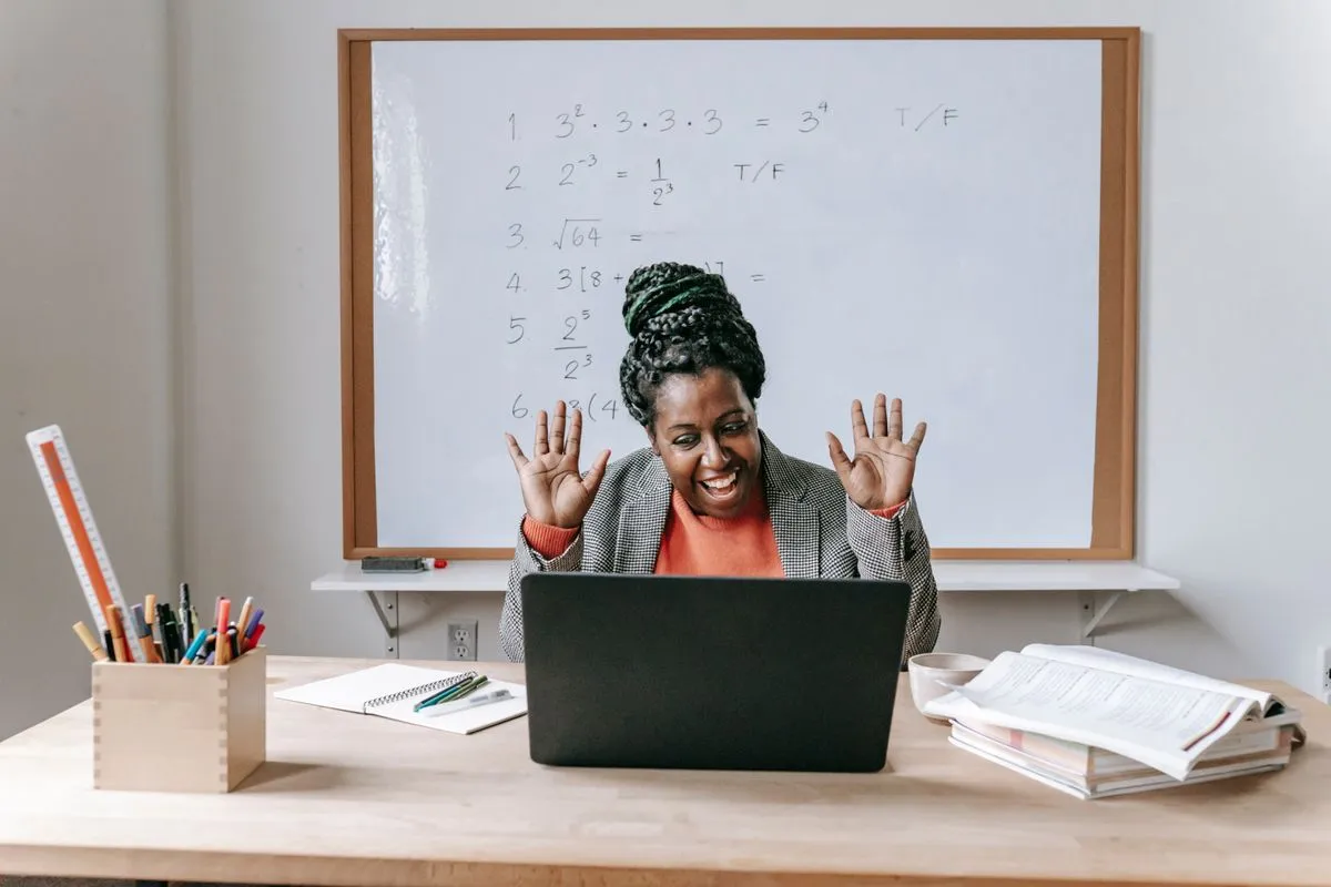 Professional certification online dashboard with lesson progress and checklist