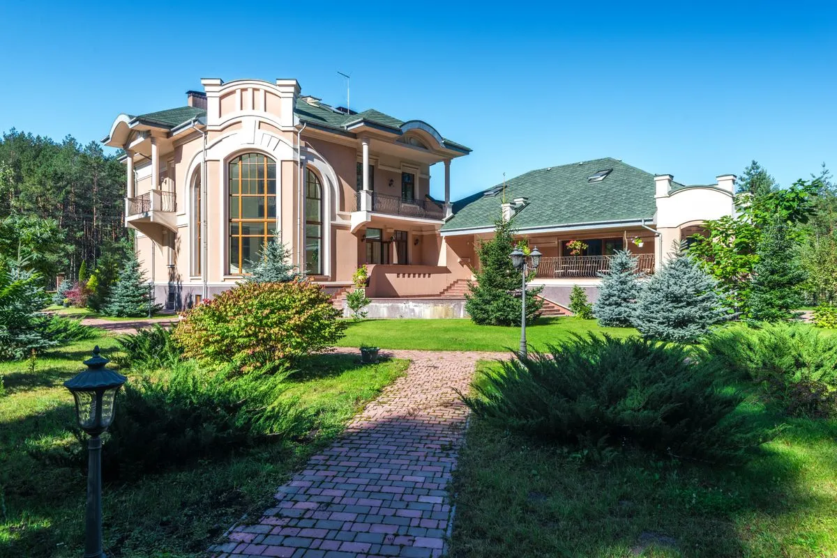 Designer kitchen featured in luxury home listings