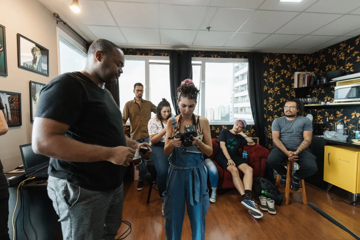 Página de votação com fotos dos concorrentes em formato de cards