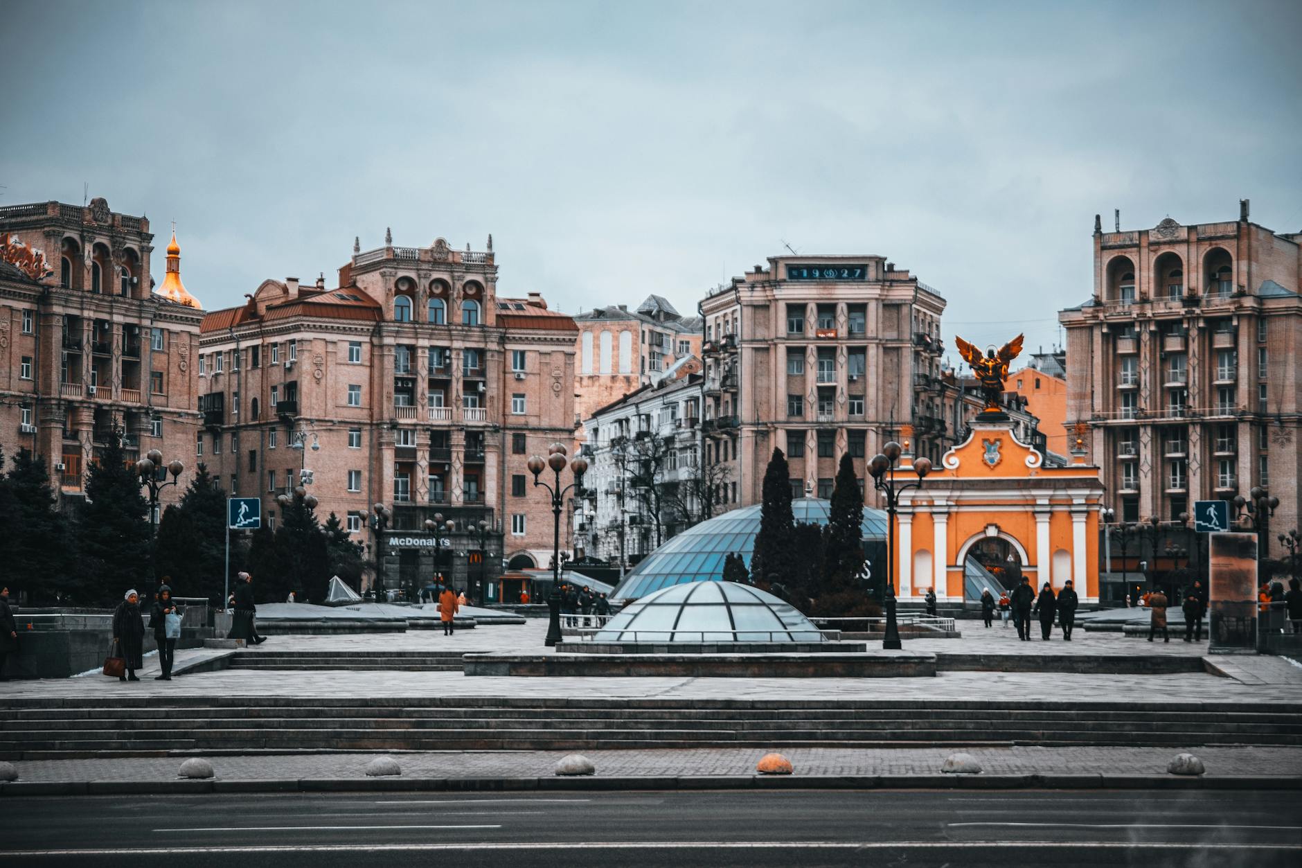 Грузовик с грузом