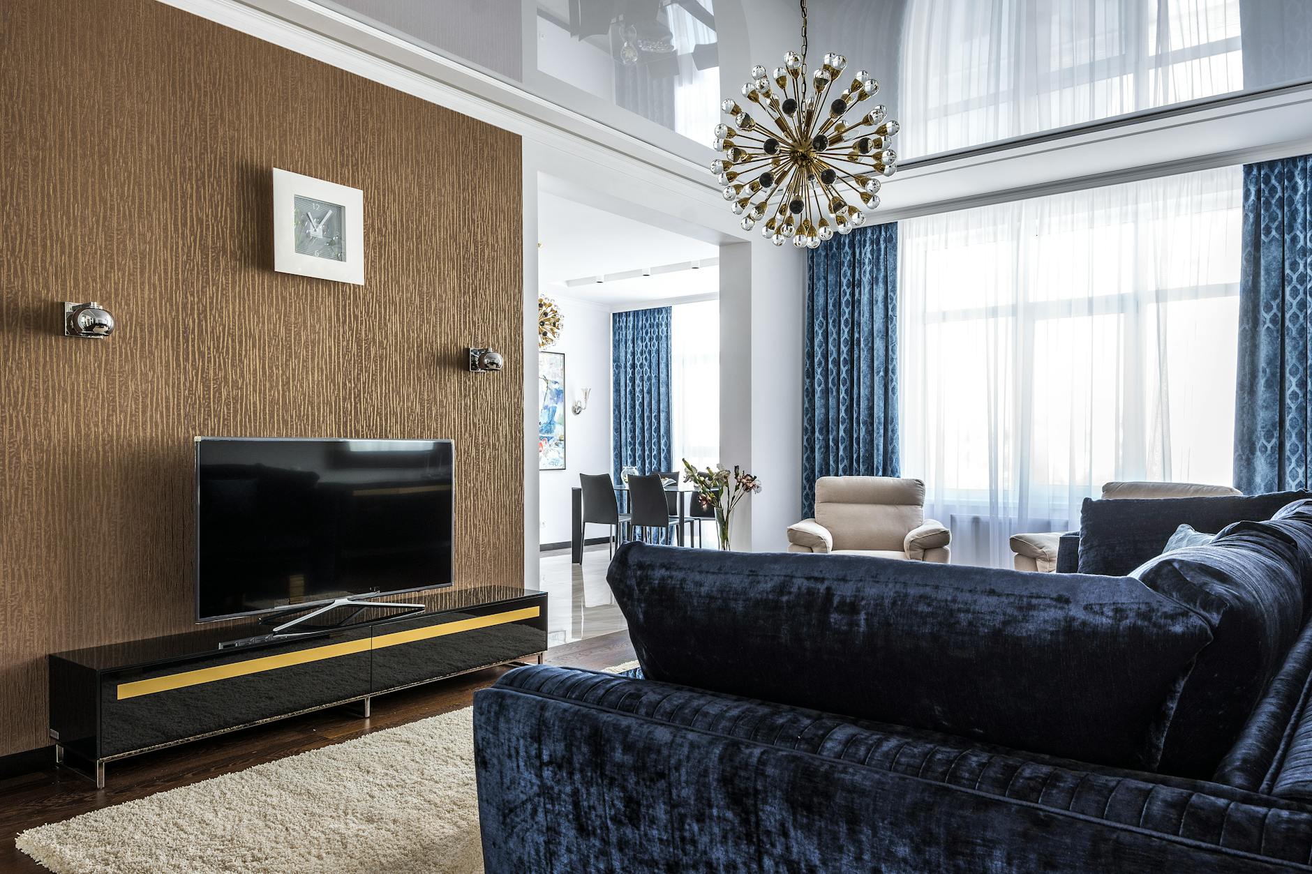 Натяжные потолки в интерьере