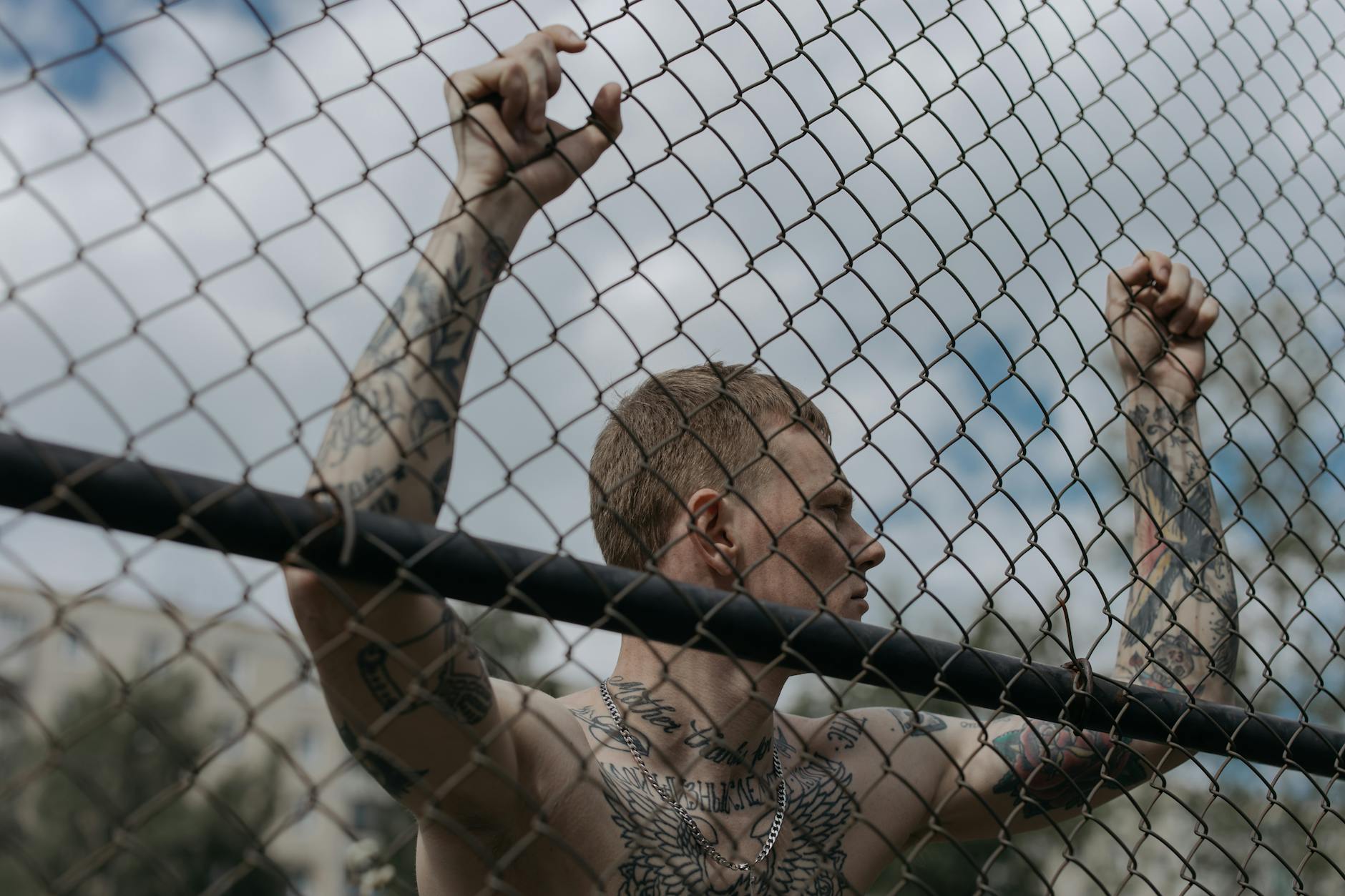 Установка металлического забора