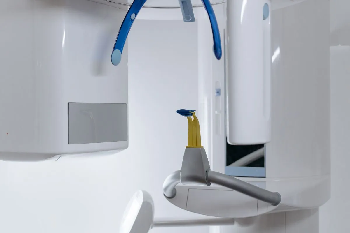 Recepção acolhedora de clínica odontológica em São Paulo