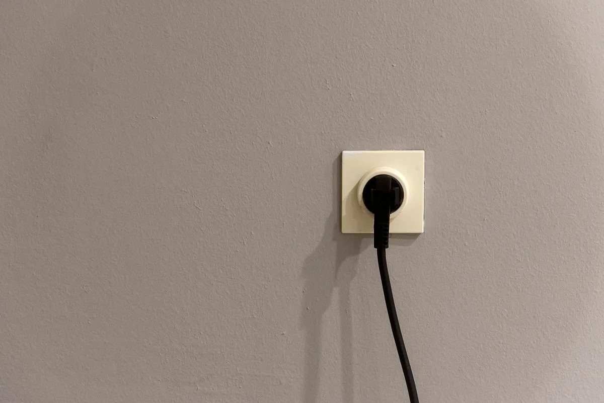 Finalização de instalação elétrica residencial em apartamento