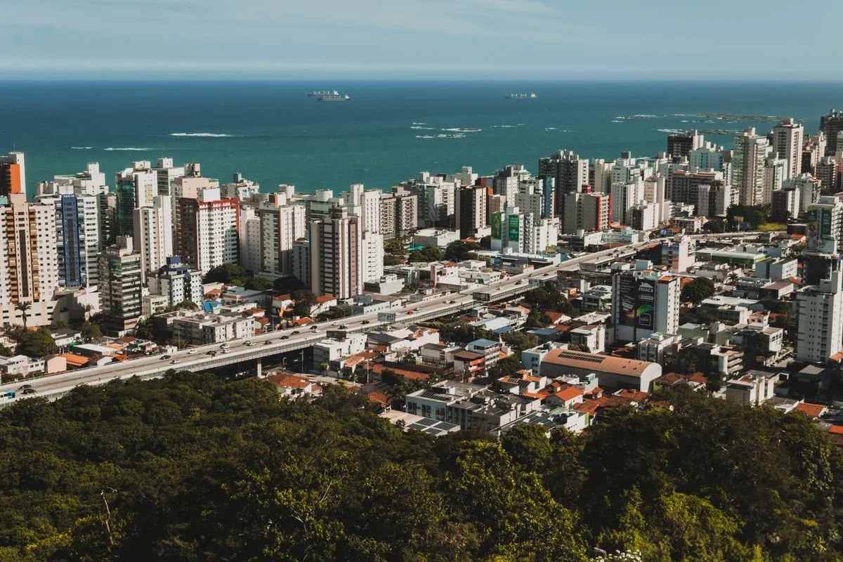 Transporte de móveis com proteção e organização de caixas