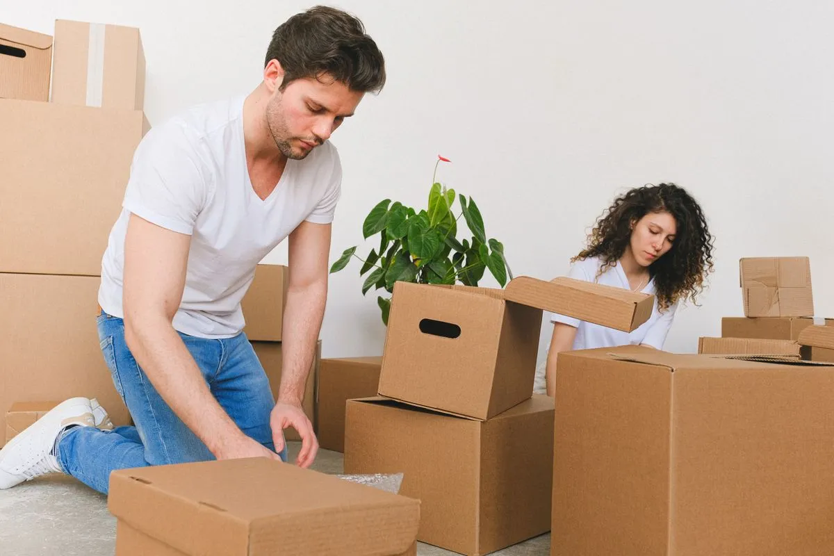 Carregamento organizado de móveis por empresa de mudanças em São Paulo