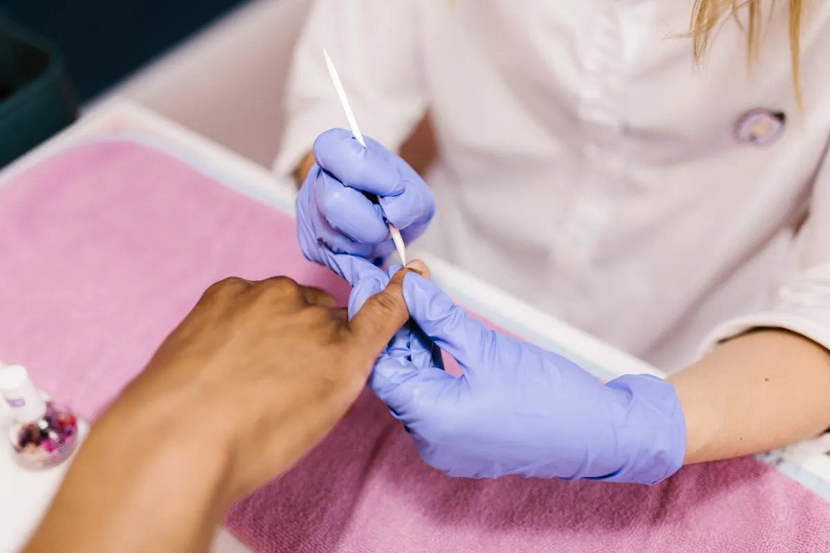 Detalhe de esmaltação impecável com acabamento brilhante