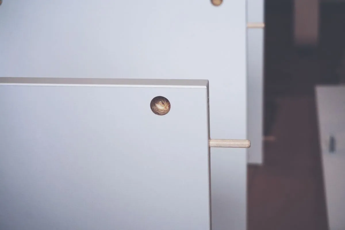 Montagem de móveis a domicílio em sala com rack e painel