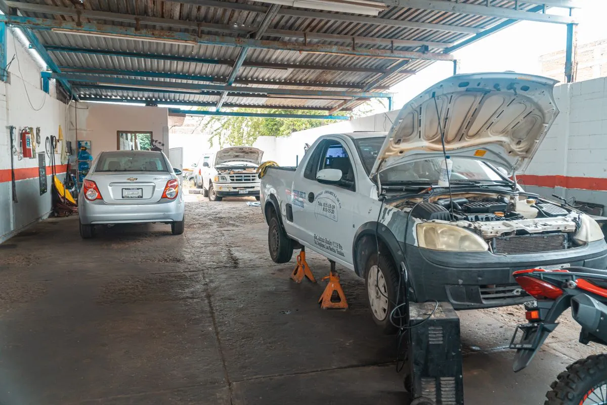 Ferramentas e lubrificantes usados na manutenção automotiva