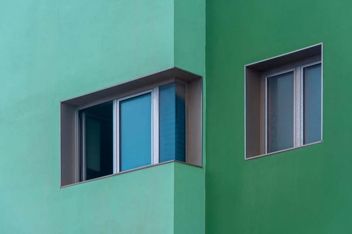 Comparação visual entre vidro temperado ou laminado em projeto