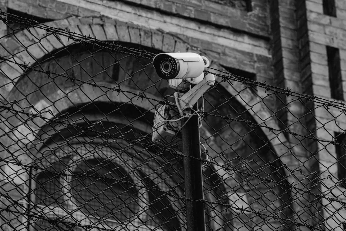 Câmera com monitoramento pelo celular exibindo imagens ao vivo